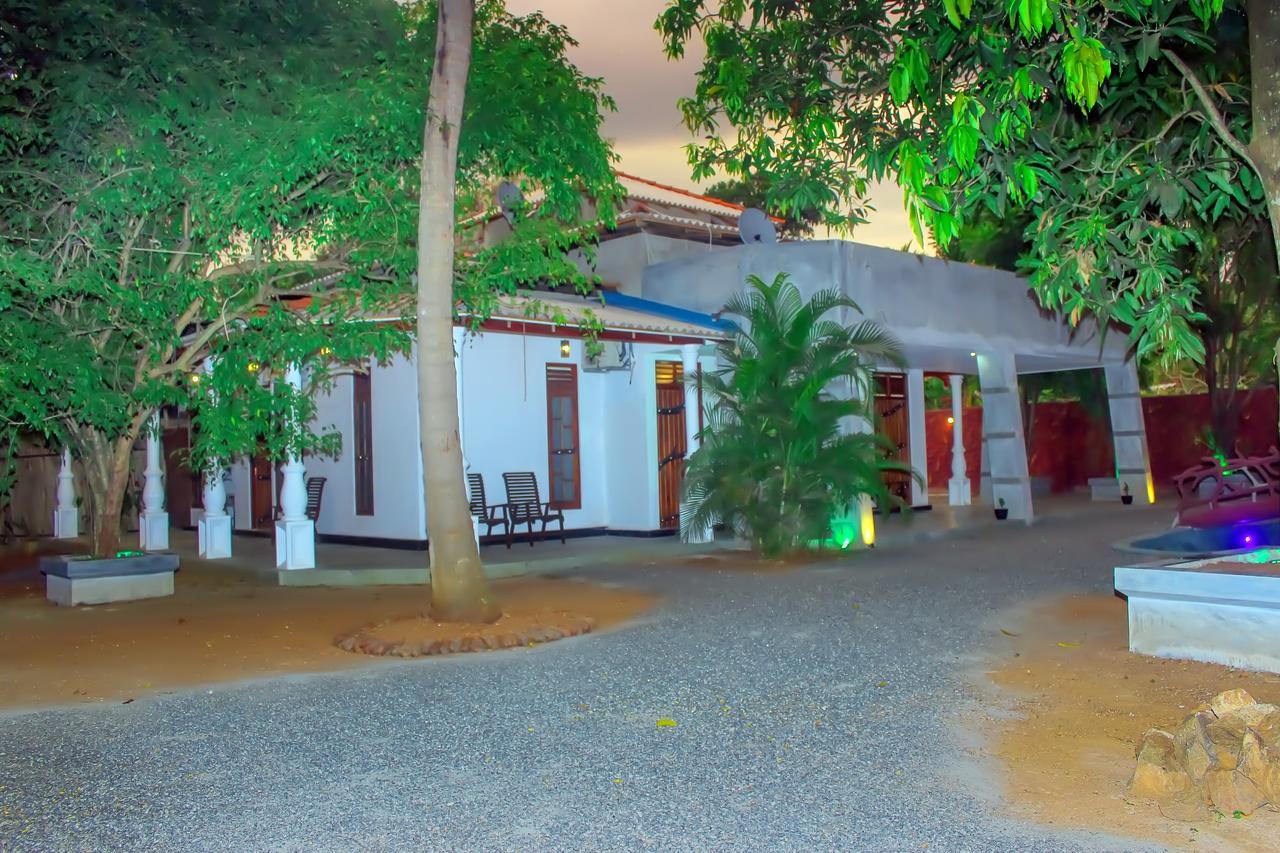 Induwara Safari Resort Udawalawe Exteriér fotografie